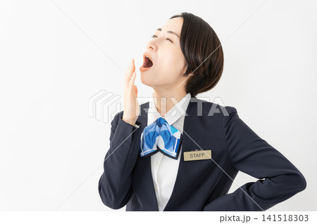 制服を着た受付係の女性　ジョブイメージ 141518303