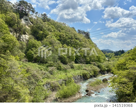 厳美町の山王窟と磐井川 厳美町の山王窟と磐井川 141519368