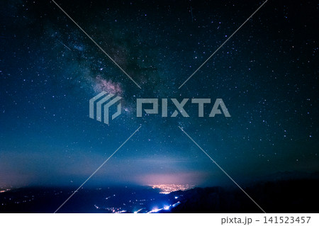 雲海が紡ぐ奇跡の星景・街の灯りと夏の天の川のコラボレーション(白馬連峰・寒色仕上げ) 雲海が紡ぐ奇跡の星景・街の灯りと夏の天の川のコラボレーション(白馬連峰・寒色仕上げ) 141523457