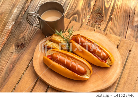 ホットドッグ Photo of a homemade hot dog outdoors ホットドッグ Photo of a homemade hot dog outdoors 141525446