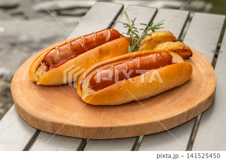 ホットドッグ Photo of a homemade hot dog outdoors ホットドッグ Photo of a homemade hot dog outdoors 141525450
