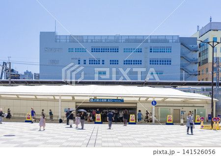 JR新小岩駅北口駅舎と駅前広場の風景(東京都葛飾区) JR新小岩駅北口駅舎と駅前広場の風景(東京都葛飾区) 141526056