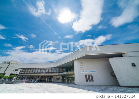 「青森県」青空と八戸市公会堂の風景 「青森県」青空と八戸市公会堂の風景 141527314