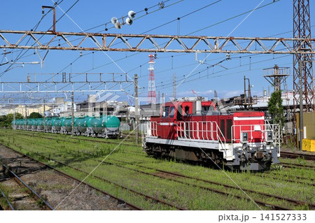 ディーゼル機関車のいる貨物駅の風景 141527333