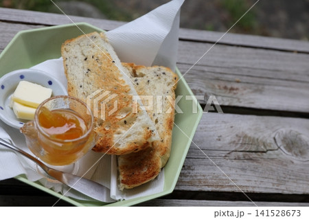 テラスで食べるトースト テラスで食べるトースト 141528673