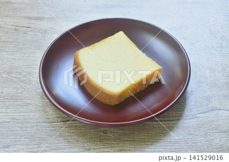 butter vanilla cheesecake cutting in square shape on plate 141529016