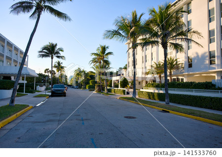 Quiet Palm Beach Street With Parked Cars And Condo Buildings 141533760