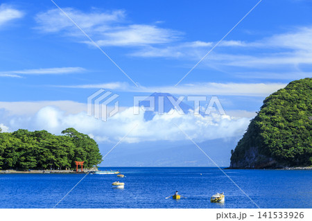 西伊豆から見た駿河湾と富士山 西伊豆から見た駿河湾と富士山 141533926