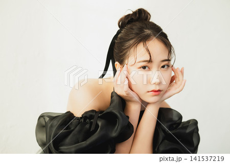 黒いドレスの女性 黒いドレスの女性 141537219