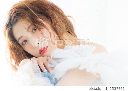カラコンをした女性 カラコンをした女性 141537231