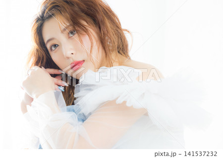 カラコンをした女性 カラコンをした女性 141537232