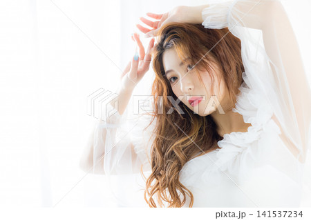 カラコンをした女性 141537234