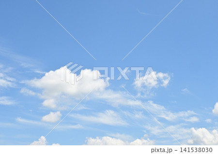 白い雲と美しい青空 白い雲と美しい青空 141538030