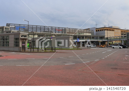 高岡駅の北口 古城公園口の風景(富山県高岡市) 高岡駅の北口 古城公園口の風景(富山県高岡市) 141540720