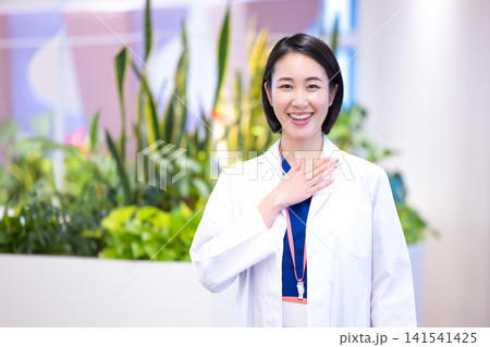 医療 女医のポートレート 撮影協力:学校法人電波学園 東京電子専門学校 医療 女医のポートレート 撮影協力:学校法人電波学園 東京電子専門学校 141541425
