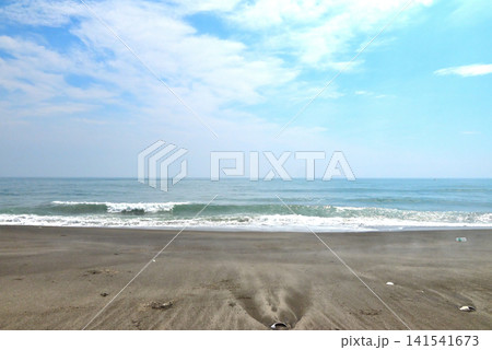 おいらせ町海浜公園の青い空と砂浜と雲 おいらせ町海浜公園の青い空と砂浜と雲 141541673
