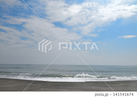 おいらせ町海浜公園の青い空と砂浜と雲 おいらせ町海浜公園の青い空と砂浜と雲 141541674