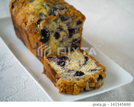 ブルーベリーのマーブルパウンドケーキ 141545690