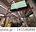 出発時間帯の電車内にある 141546896