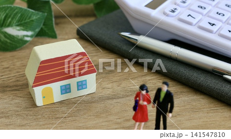 住宅購入を検討する夫婦のライフプラン 141547810