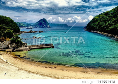 静岡県下田市の入り江と砂浜を捉えた空撮写真 静岡県下田市の入り江と砂浜を捉えた空撮写真 141551418
