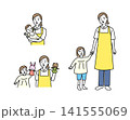 乳幼児と若い保育士の女性 141555069