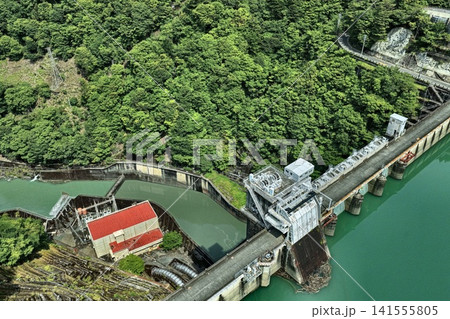 静岡県井川ダムと貯水池を捉えた空撮写真 静岡県井川ダムと貯水池を捉えた空撮写真 141555805