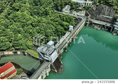 静岡県静岡市・井川ダムと貯水池を捉えた空撮写真 静岡県静岡市・井川ダムと貯水池を捉えた空撮写真 141555806