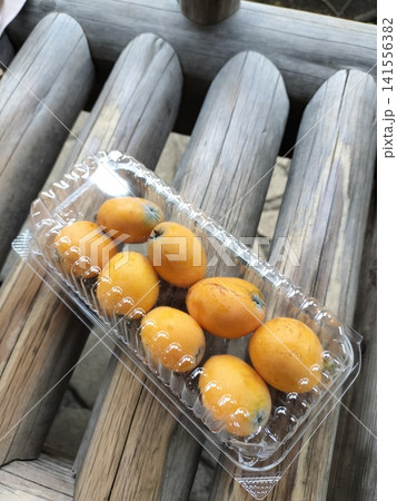 東京都国分寺市　直売所で購入した旬のびわ 141556382