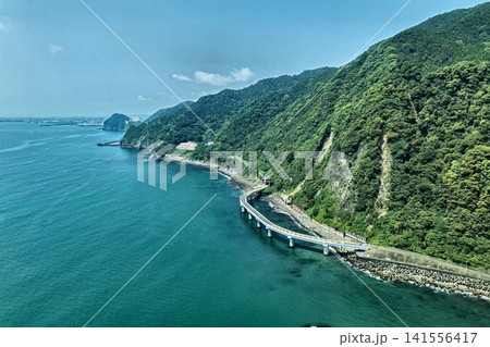 静岡県大崩海岸と石部海上橋を望む空撮写真 141556417