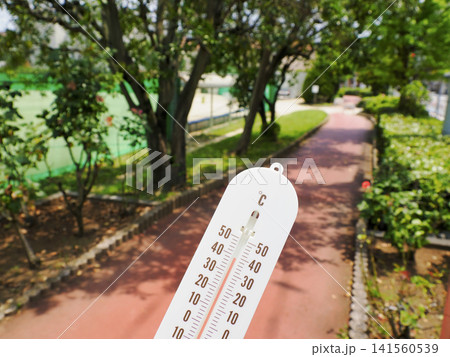 35℃以上の猛暑イメージ 141560539