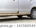 錆びついた車のドア 141560549