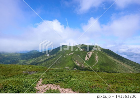八甲田山 大岳から見た井戸岳、赤倉岳 八甲田山 大岳から見た井戸岳、赤倉岳 141563230