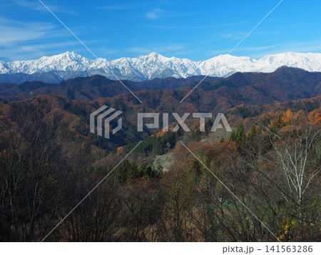 信州小川村・アルプス展望広場から望む雪の北アルプス 141563286