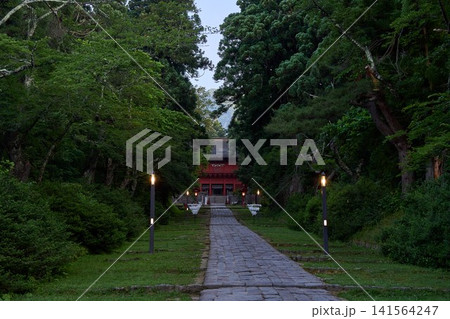 岩木山神社の参道と岩木山 141564247
