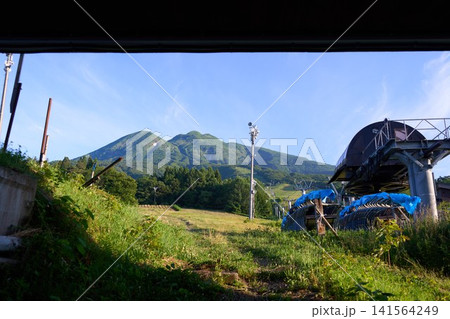 岩木山百沢スキー場から見た岩木山 141564249