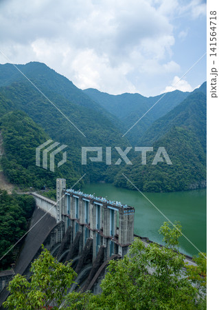 佐久間ダムと佐久間湖 佐久間ダムと佐久間湖 141564718