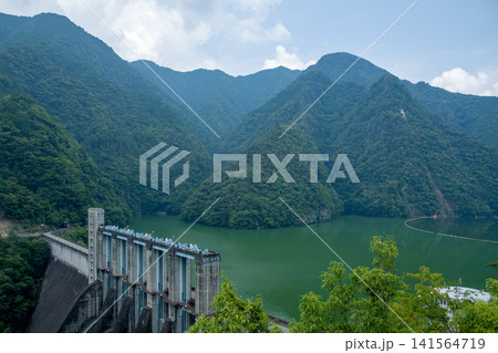 佐久間ダムと佐久間湖 佐久間ダムと佐久間湖 141564719