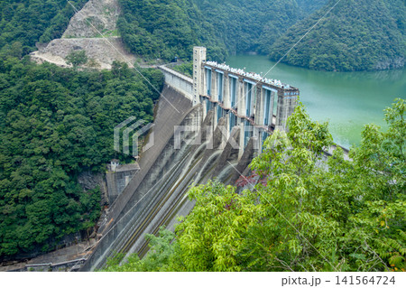 佐久間ダムと佐久間湖 佐久間ダムと佐久間湖 141564724
