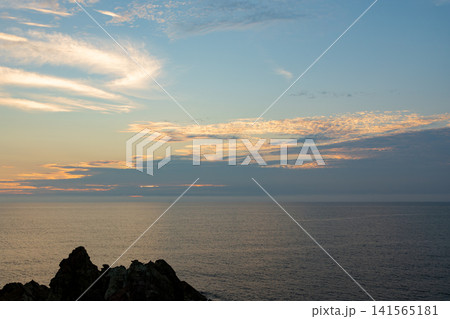 夏の佐渡の日本海への日没 夏の佐渡の日本海への日没 141565181
