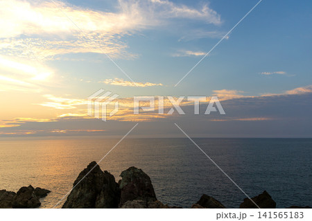 夏の佐渡の日本海への日没 夏の佐渡の日本海への日没 141565183