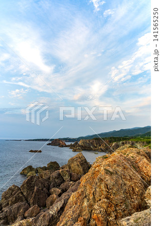 夏の佐渡の夕方の海の風景(佐渡市小川から達者方向) 夏の佐渡の夕方の海の風景(佐渡市小川から達者方向) 141565250