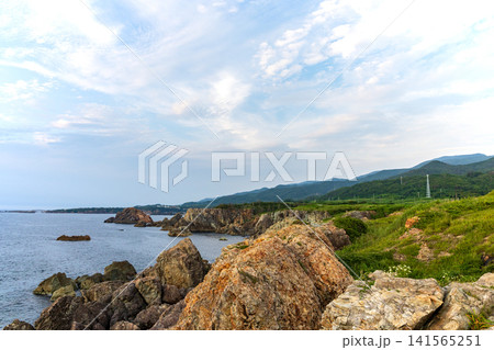 夏の佐渡の夕方の海の風景(佐渡市小川から達者方向) 夏の佐渡の夕方の海の風景(佐渡市小川から達者方向) 141565251