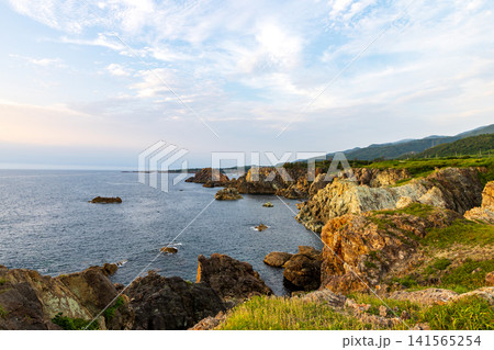 夏の佐渡の夕方の海の風景(佐渡市小川から達者方向) 夏の佐渡の夕方の海の風景(佐渡市小川から達者方向) 141565254