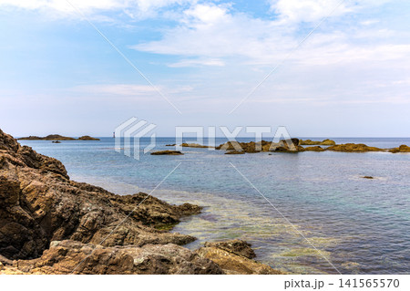 夏の佐渡の海の風景、下相川の千畳敷付近 夏の佐渡の海の風景、下相川の千畳敷付近 141565570