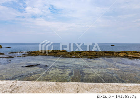 夏の佐渡の海の風景、下相川の千畳敷付近 夏の佐渡の海の風景、下相川の千畳敷付近 141565578