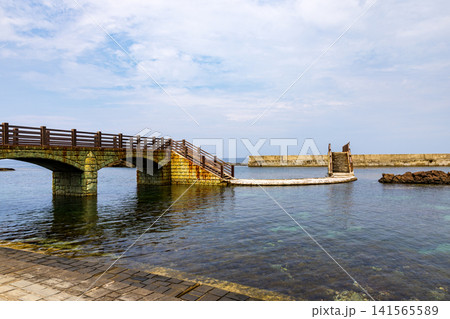 夏の佐渡の海の風景、下相川の千畳敷付近 夏の佐渡の海の風景、下相川の千畳敷付近 141565589