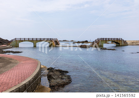 夏の佐渡の海の風景、下相川の千畳敷付近 夏の佐渡の海の風景、下相川の千畳敷付近 141565592