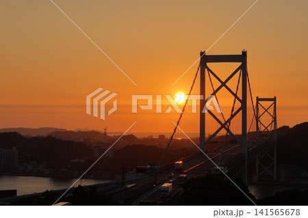 関門橋と夕陽 関門橋と夕陽 141565678