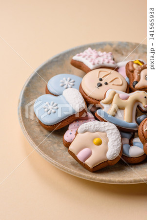 Gingerbread as a Christmas staple, sweet biscuits for the holiday. Gingerbread as a background 141565938
